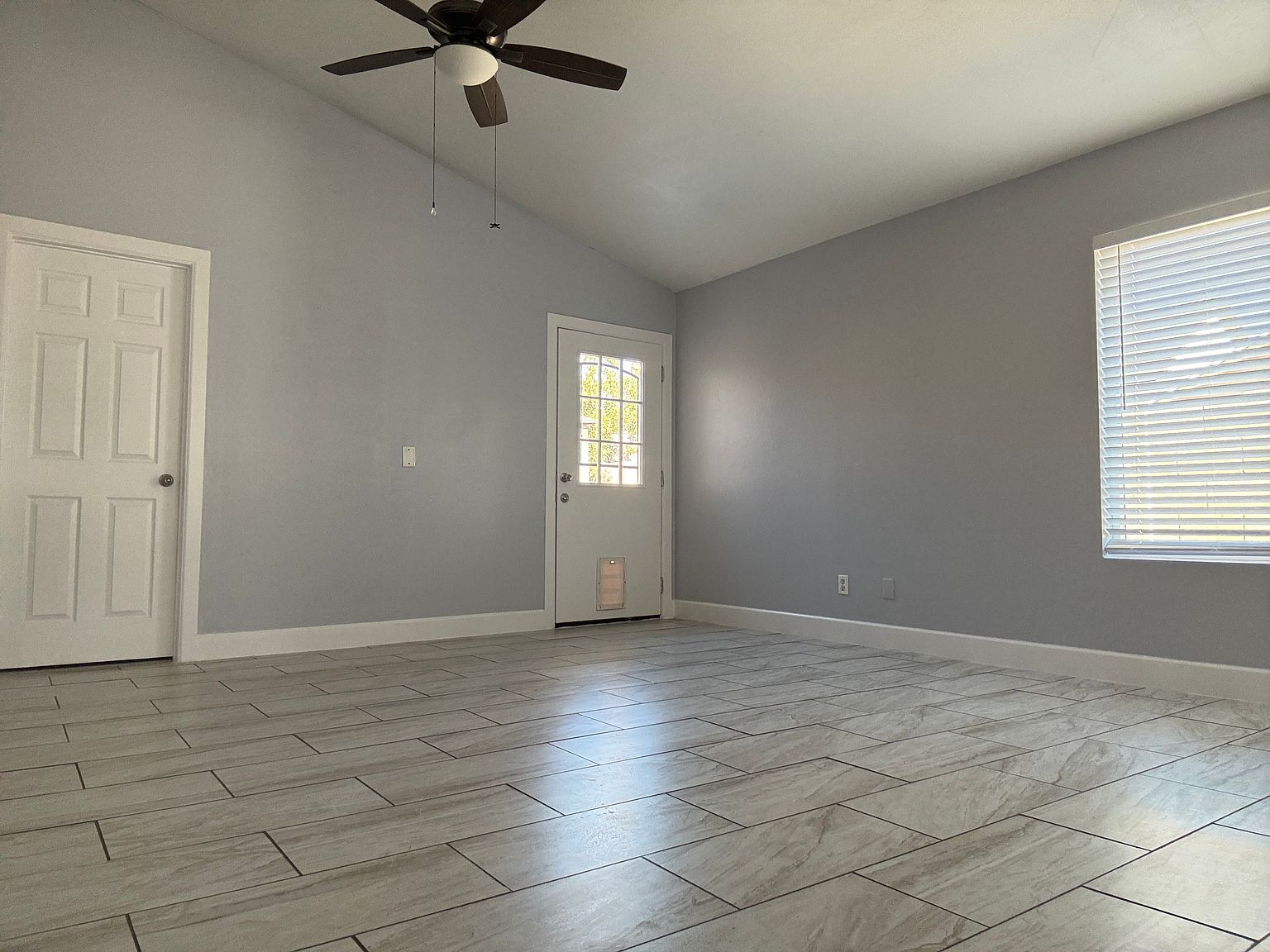 8134 W Desert Cove Ave photo 5