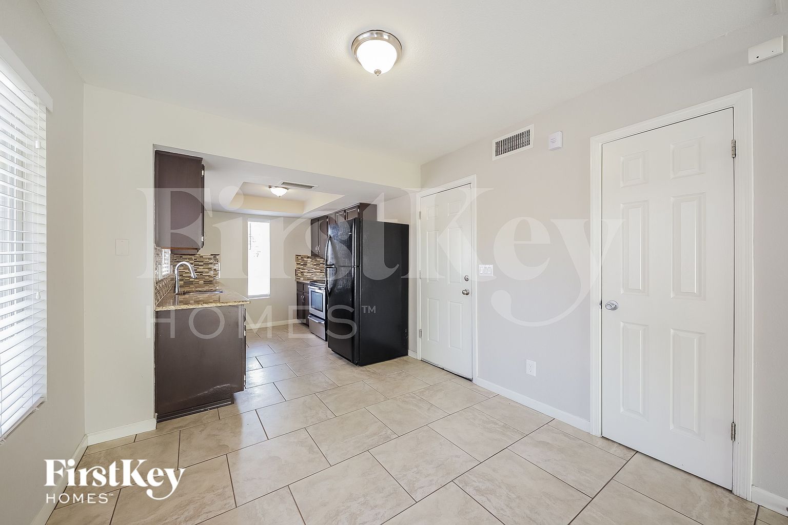 11014 N 82nd Ave photo 4