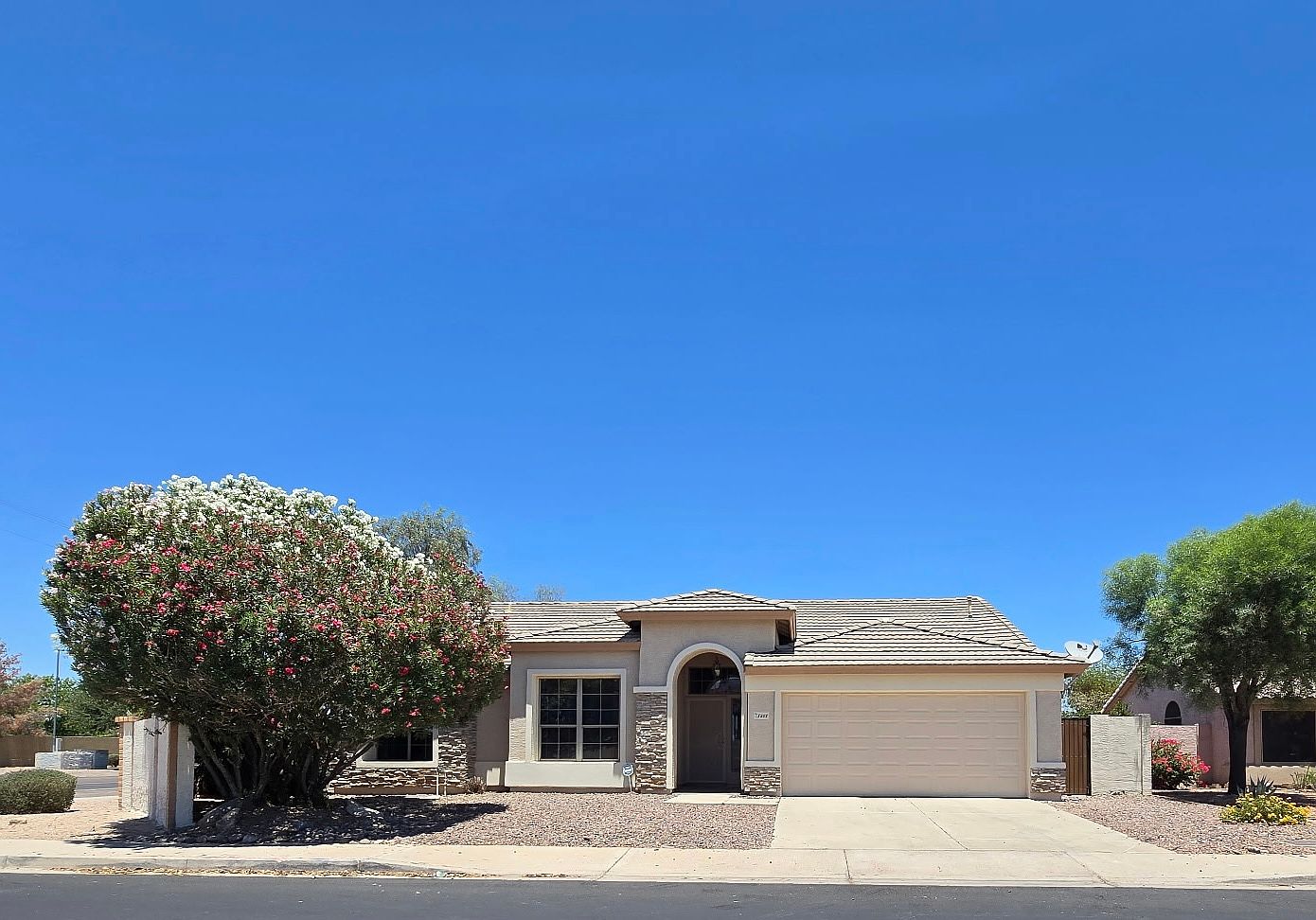 8228 W Palmaire Ave Glendale, AZ 85303 photo 2