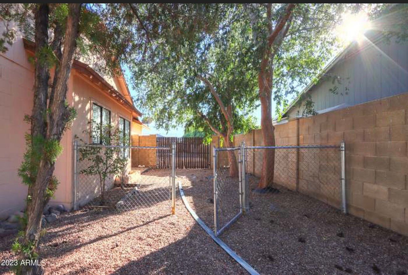 8802 W Orchid Ln photo 2