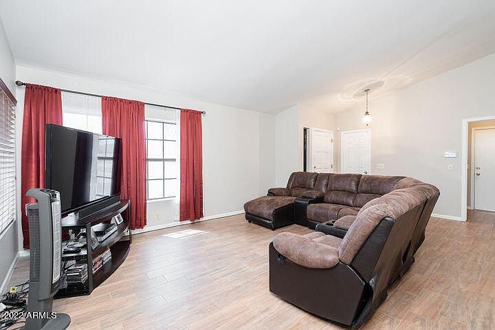 8826 W Diana Ave Peoria, AZ 85345 photo 3