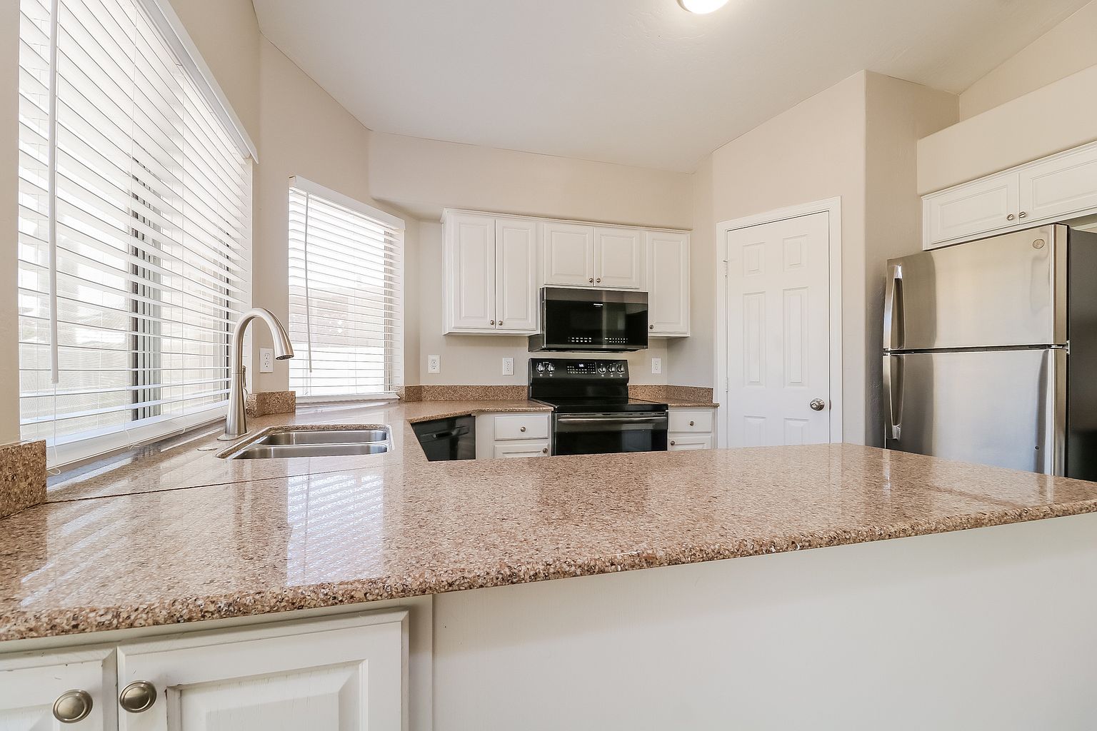 8876 W Greer Ave photo 3