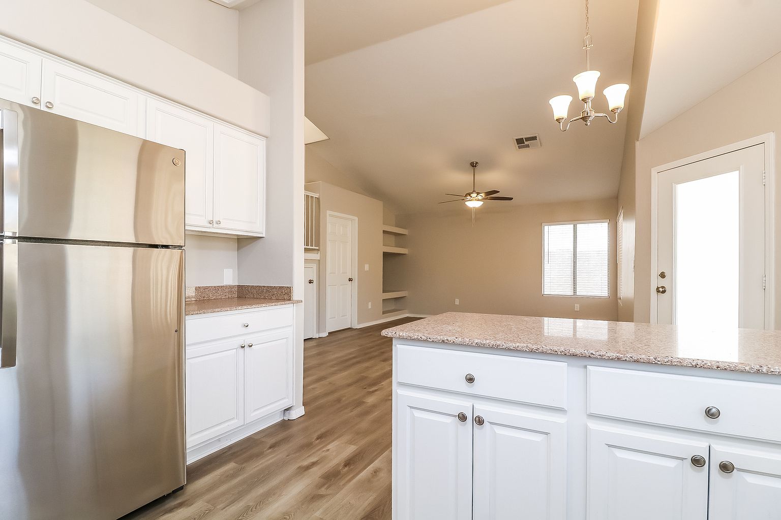 8876 W Greer Ave photo 4