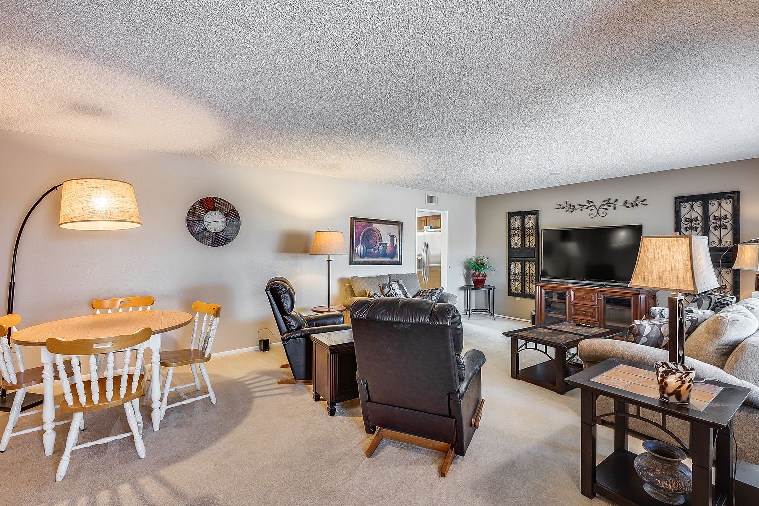 9739 W Desert Hills Dr photo 2
