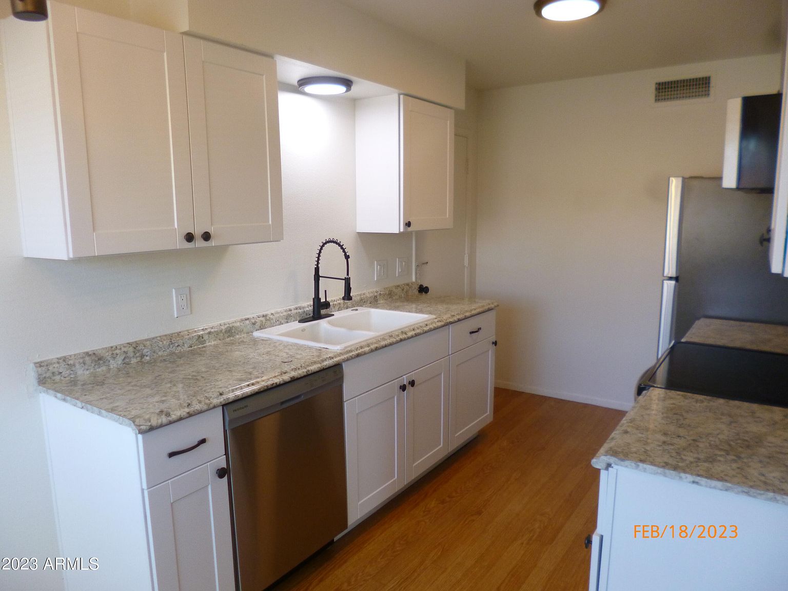 9515 W North Ln photo 3