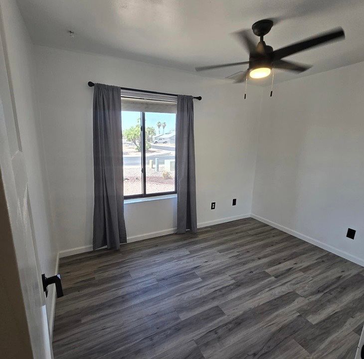 10521 W Loma Ln Peoria, AZ 85345 photo 5