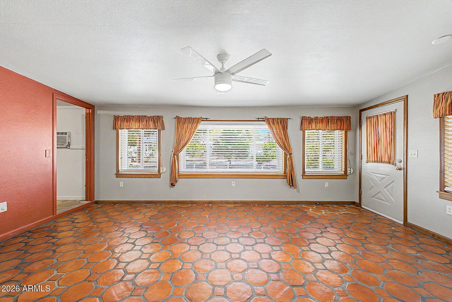 10260 W Desert Hills Dr photo 4