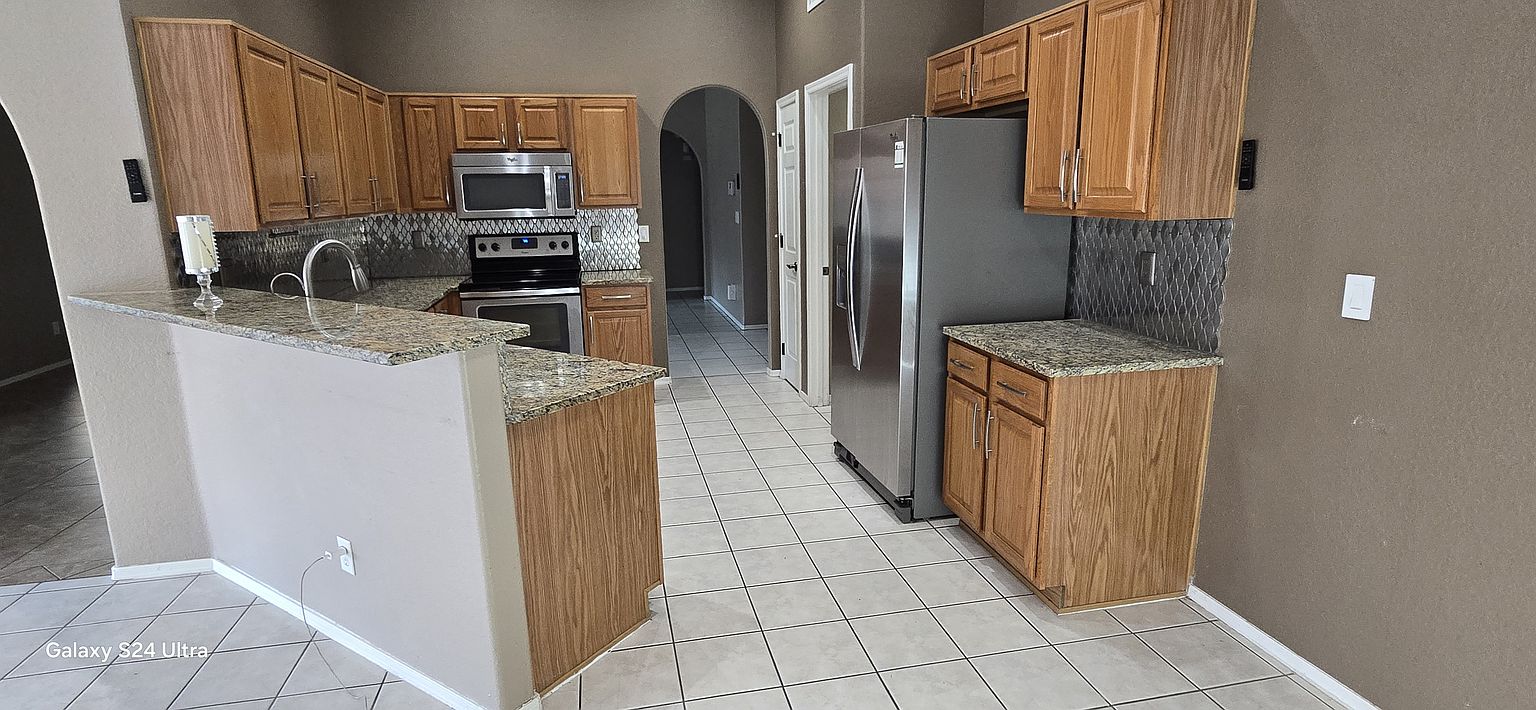 8386 N 107th Dr photo 3