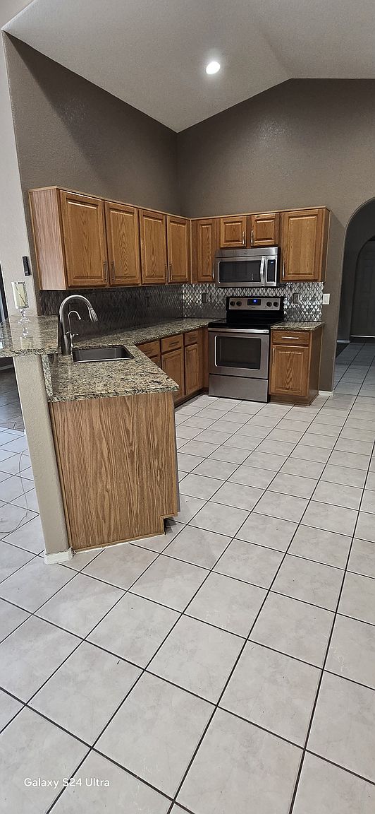 8386 N 107th Dr photo 4
