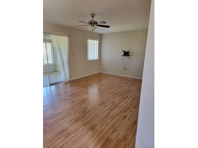 10916 W Peoria Ave photo 2