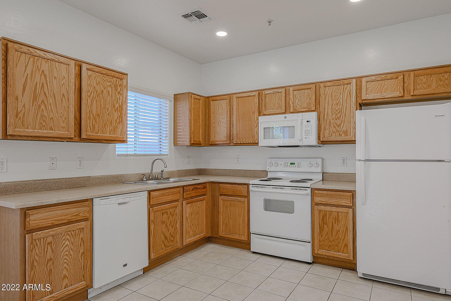 8940 W Olive Avenue photo 3