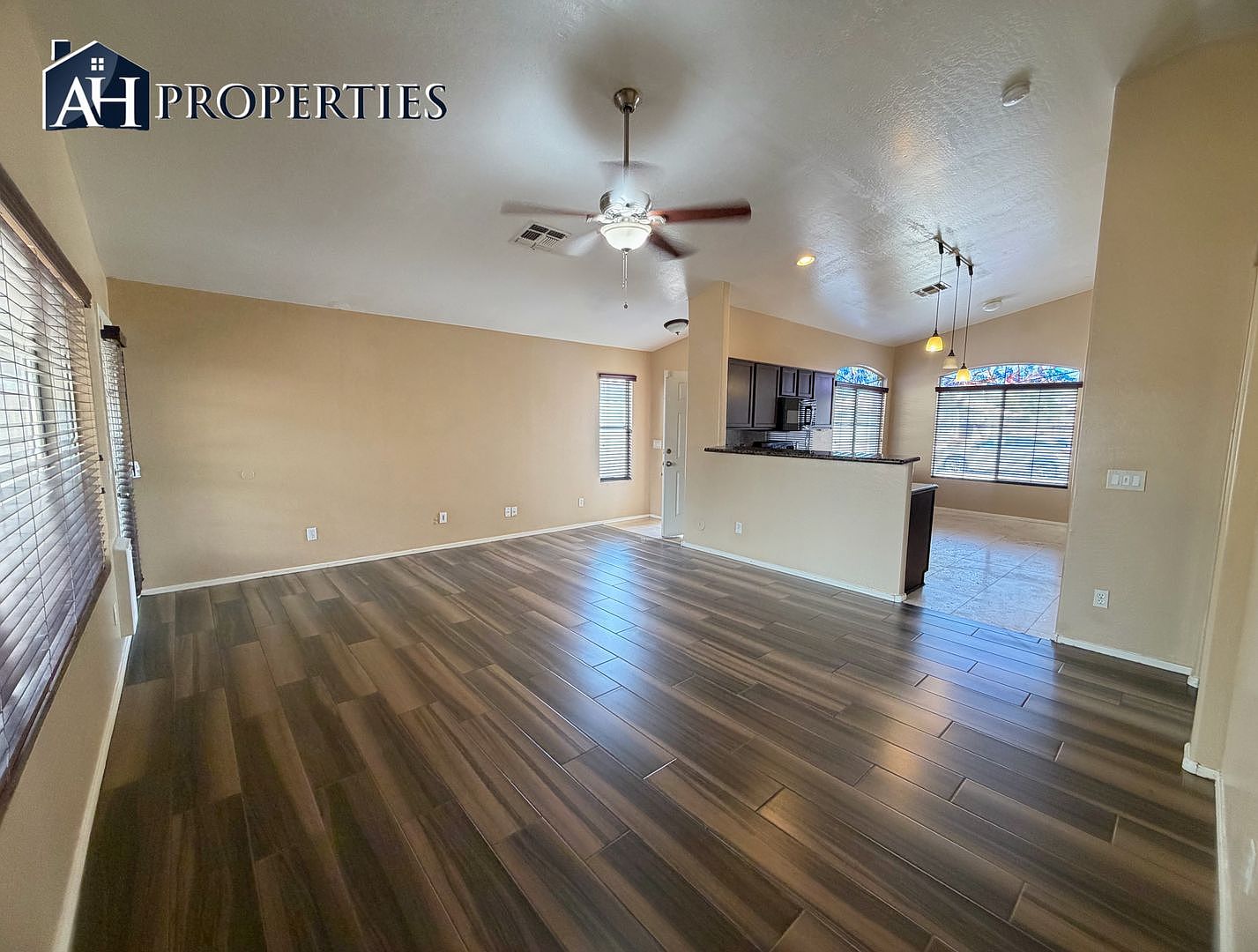 9543 W Sunnyslope Ln photo 5