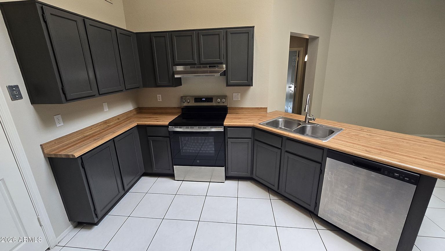 6320 W Shaw Butte Dr Glendale, AZ 85304 photo 4