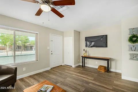 10815 N 72nd Dr photo 3
