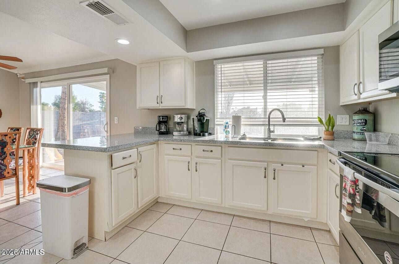 9819 N 67th Dr Peoria, AZ 85345 photo 5