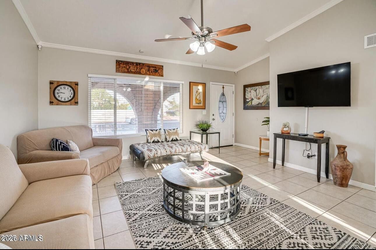 9819 N 67th Dr Peoria, AZ 85345 photo 2