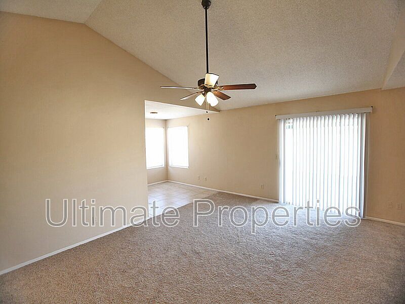 6938 W Cochise Dr photo 4