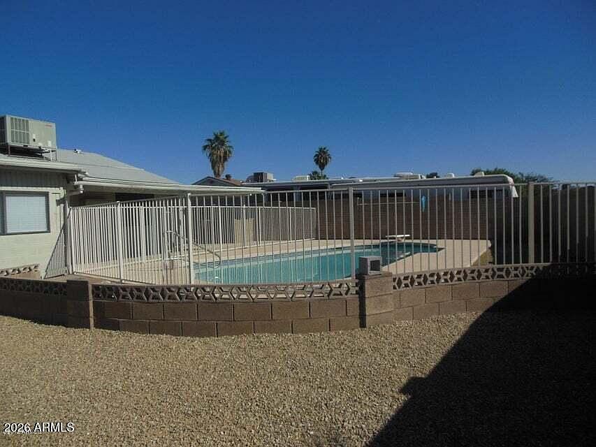 7203 W Hatcher Rd photo 3