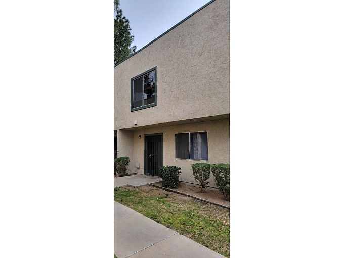 6024 W Townley Ave photo 2