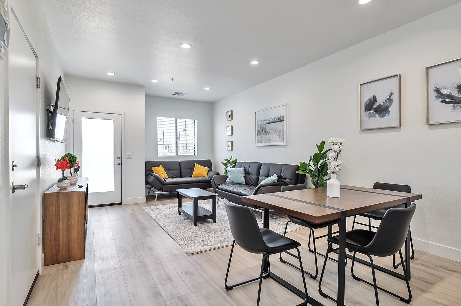 8246 n 61st ave Rentals photo 4