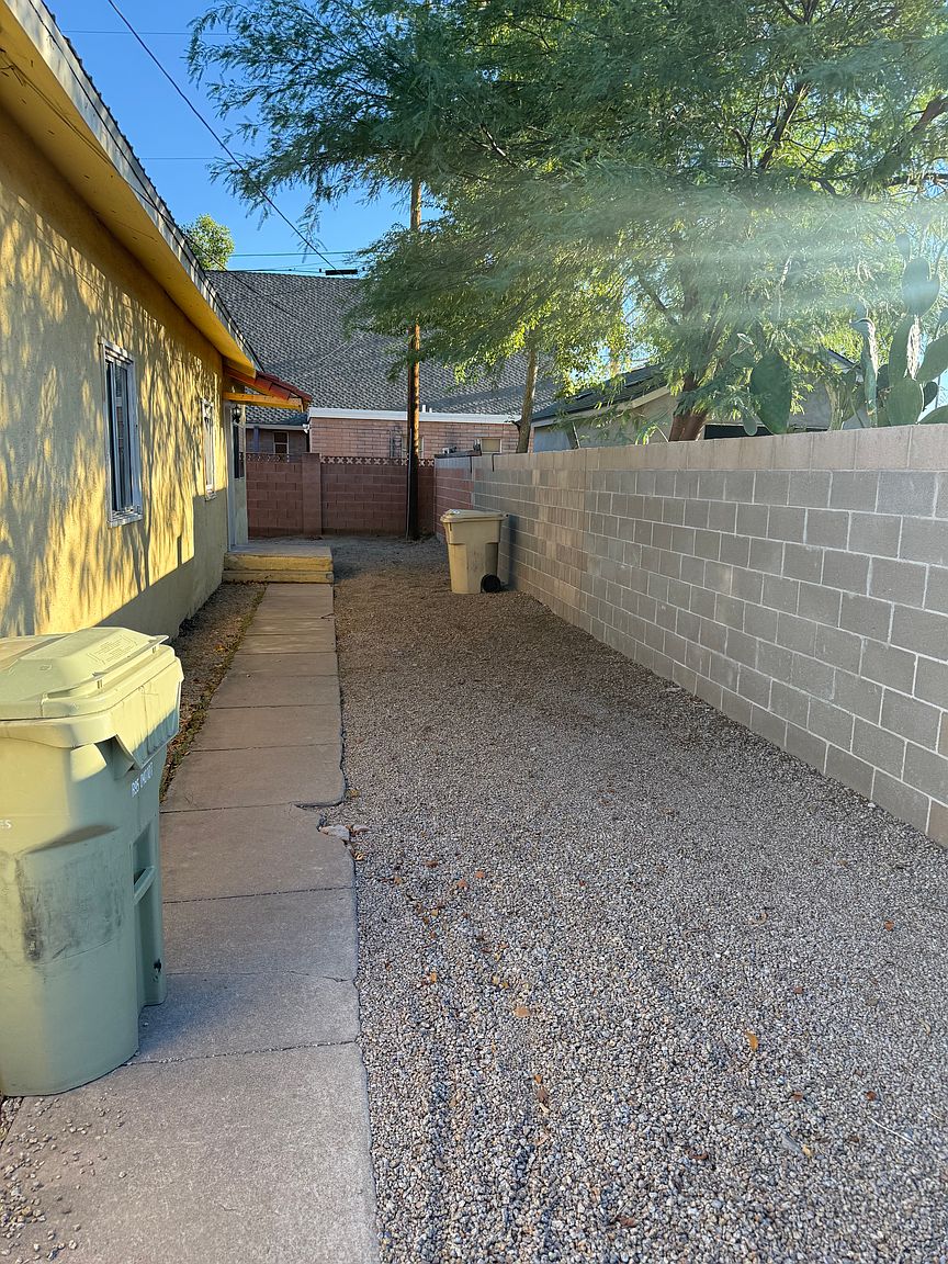 6021 W Gardenia Ave photo 2