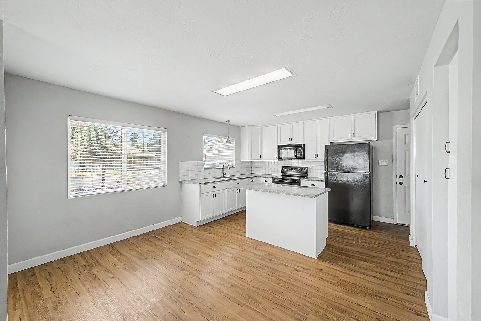 5938 W Ocotillo Rd Glendale, AZ 85301 photo 2