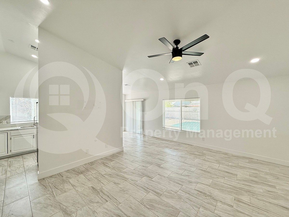 7349 W Denton Ln photo 3
