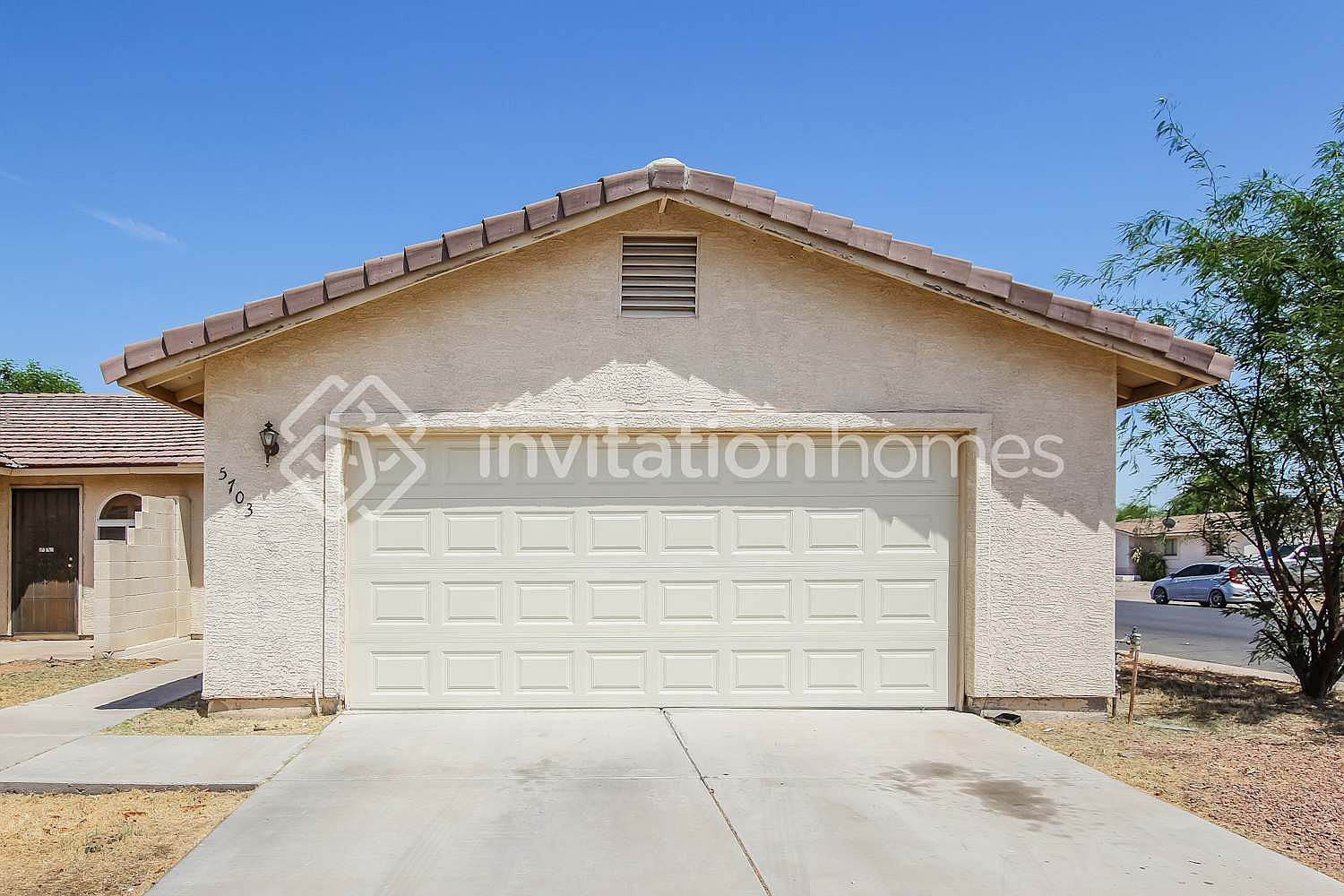 5703 N 67th Dr Glendale, AZ 85303 photo 3