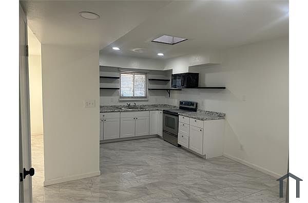 7208 W Sells Dr photo 4