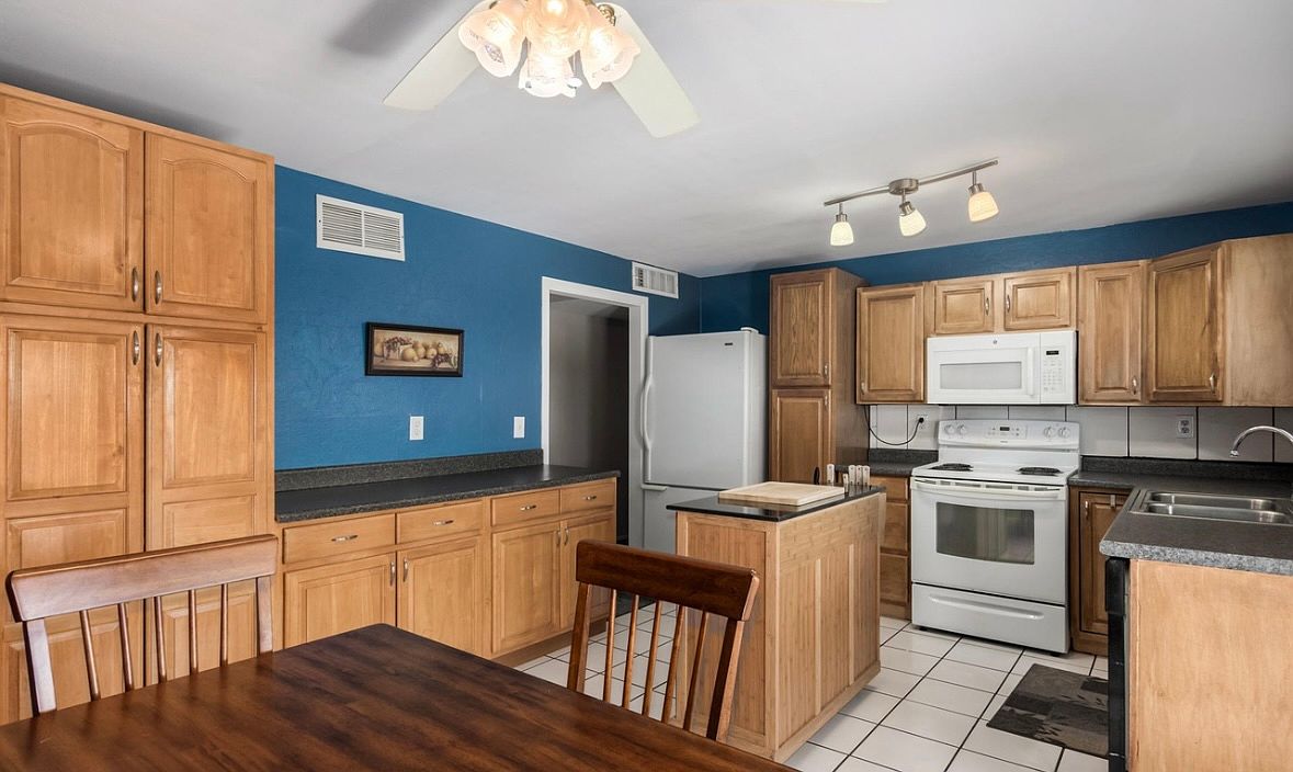 4405 N 71st Dr photo 3