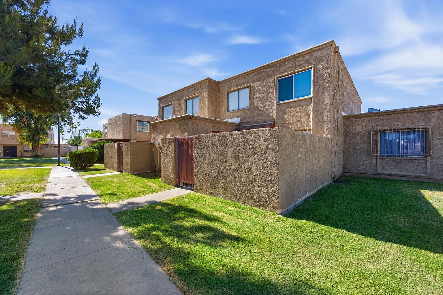 6705 W Devonshire Ave Phoenix, AZ 85033 photo 2