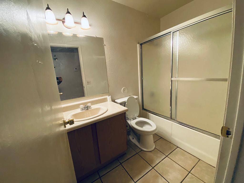 4242 N 69th Ln photo 2