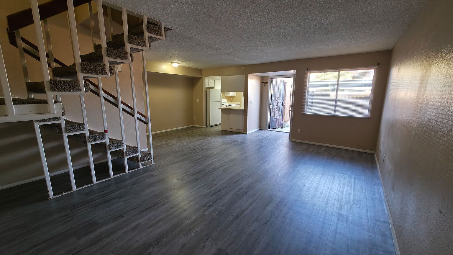 4111 N 69th Ln photo 2