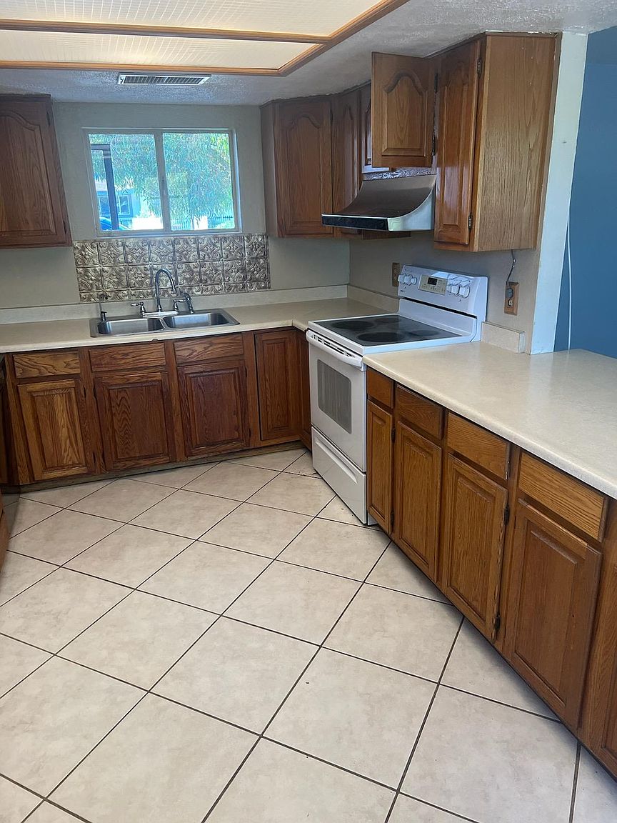 5433 W Pierson St photo 5