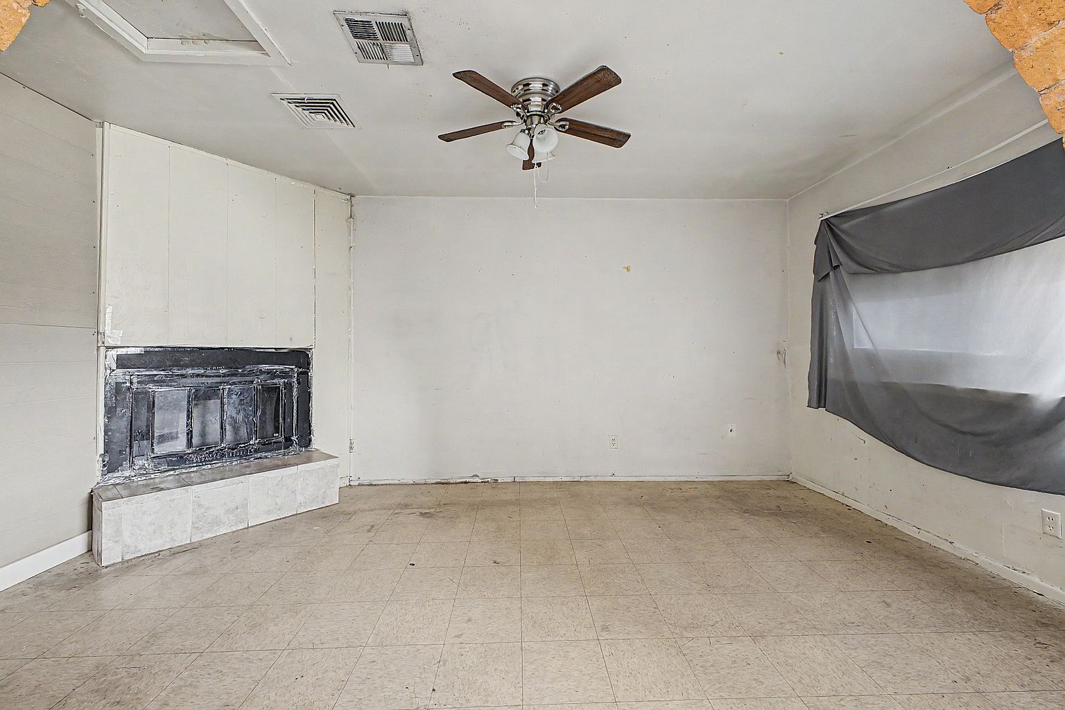 5828 N 63rd Dr Glendale, AZ 85301 photo 2