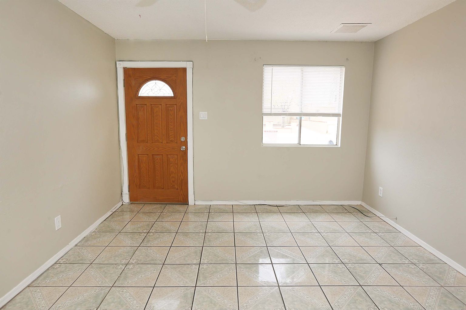 6902 W Wolf St photo 5