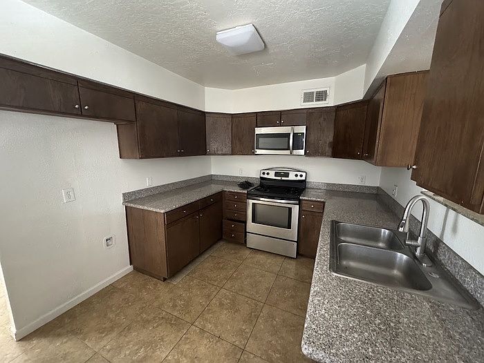 4326 N 63rd Dr photo 5