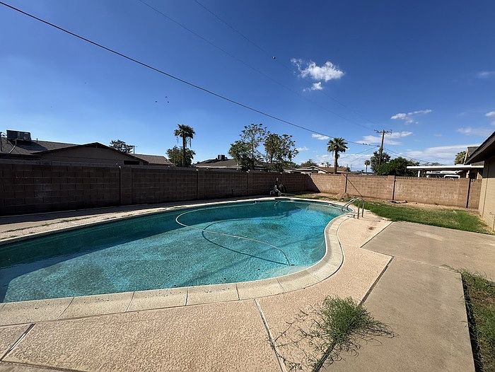 4326 N 63rd Dr photo 3