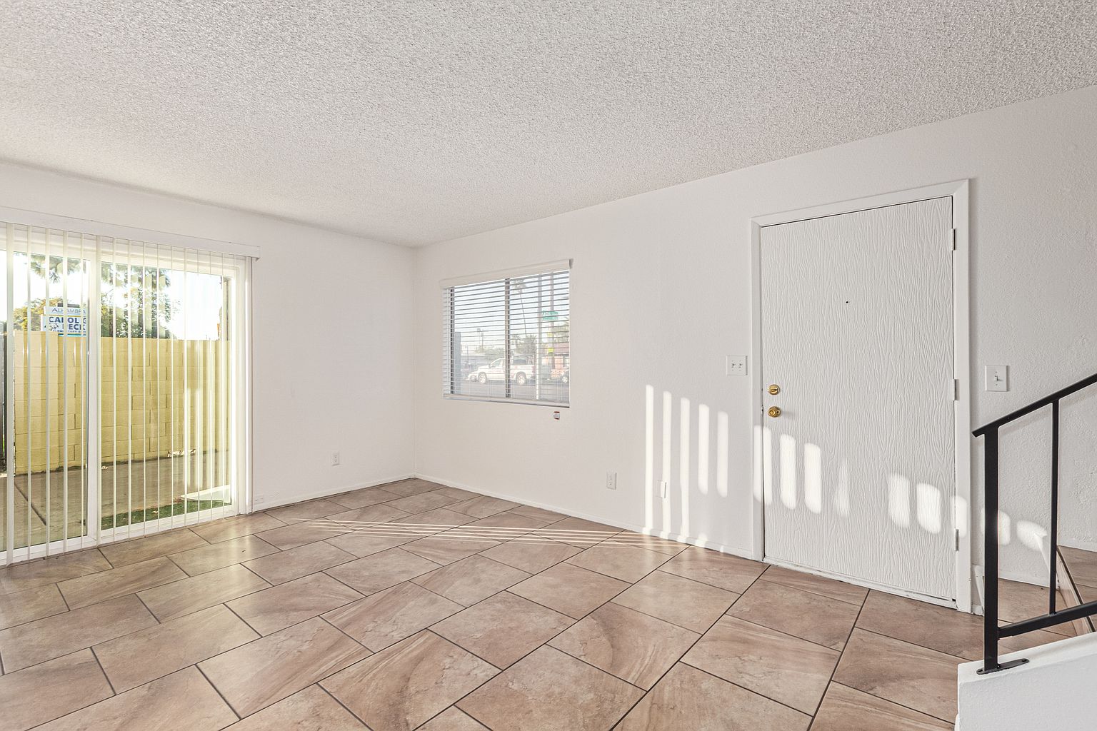 5810 N 48th Ln photo 3