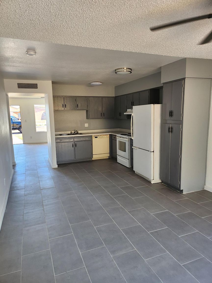 4102 W Colter St photo 2