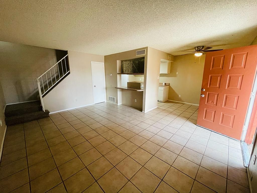 4022 W Reade Ave photo 4