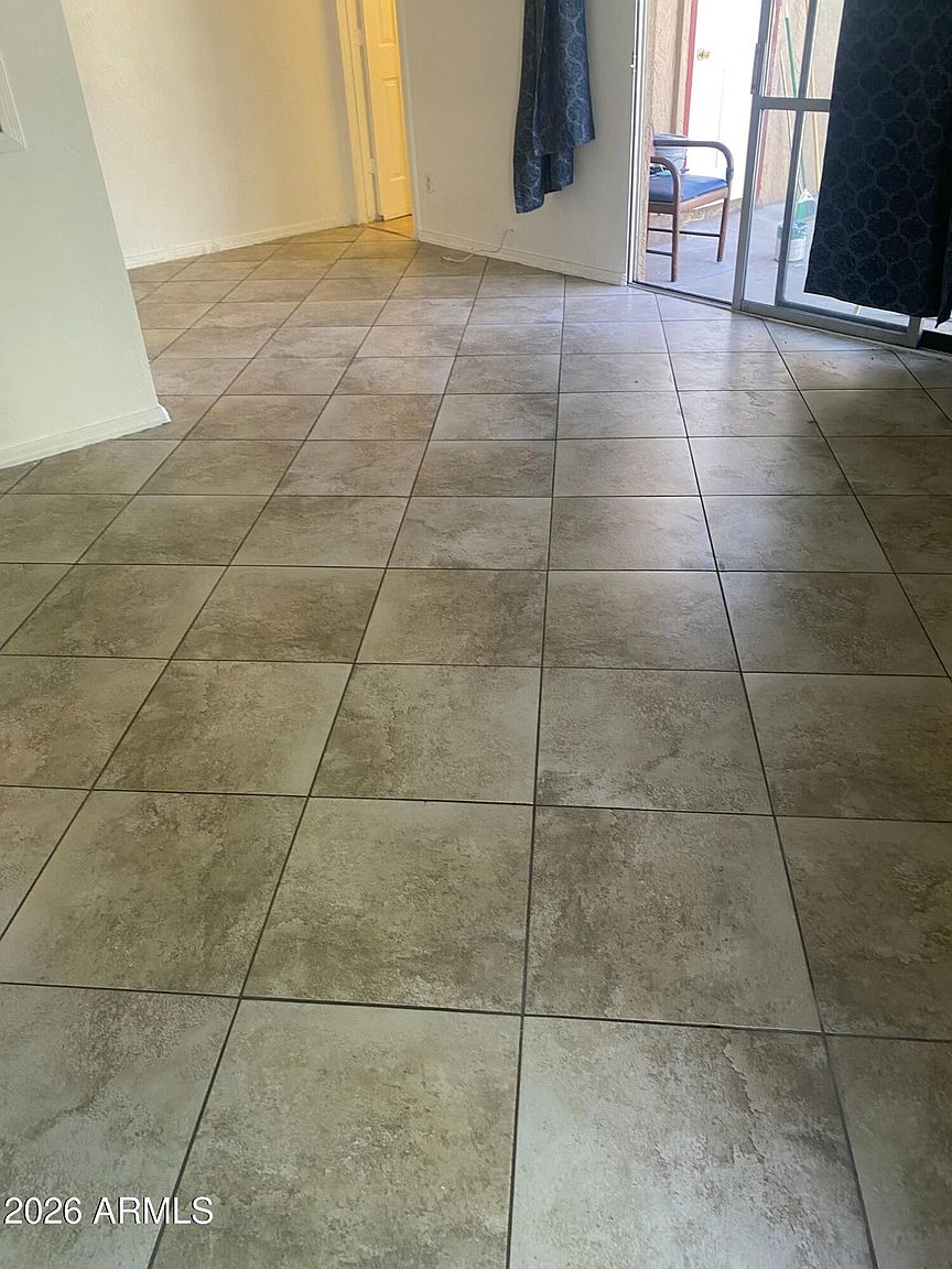 4056 W Mesquite Ln Phoenix, AZ 85019 photo 4