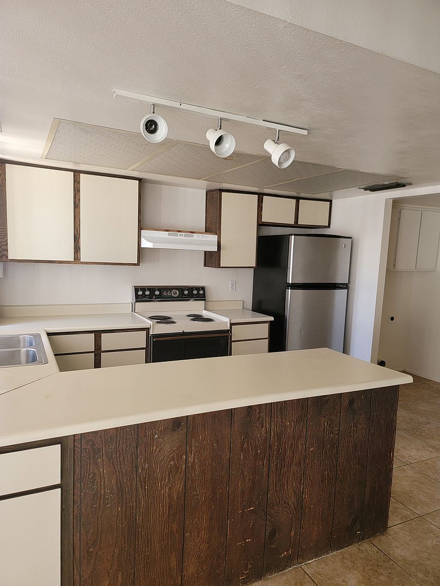 7854 N 47th Ave Glendale, AZ 85301 photo 5