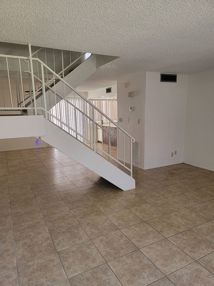 7854 N 47th Ave Glendale, AZ 85301 photo 2