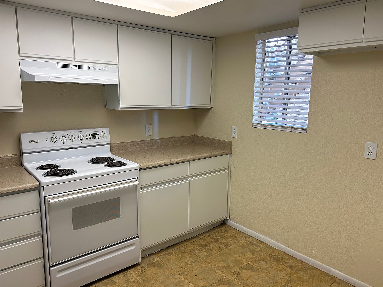5223 W Myrtle Ave photo 4