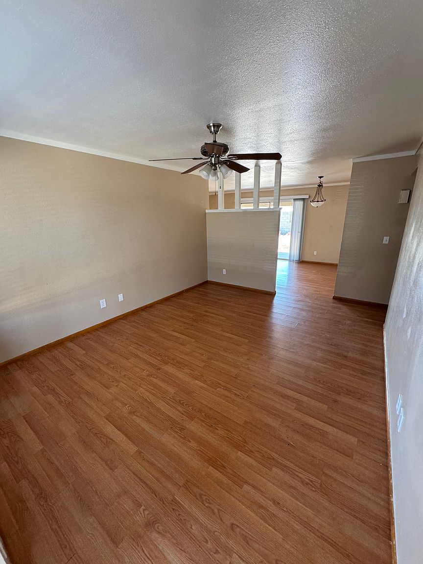 10826 N 48th Ave photo 5