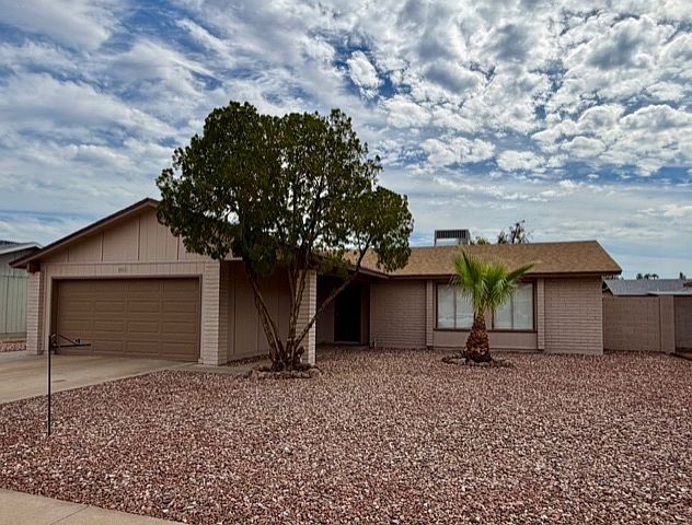10021 N 47th Dr photo 2