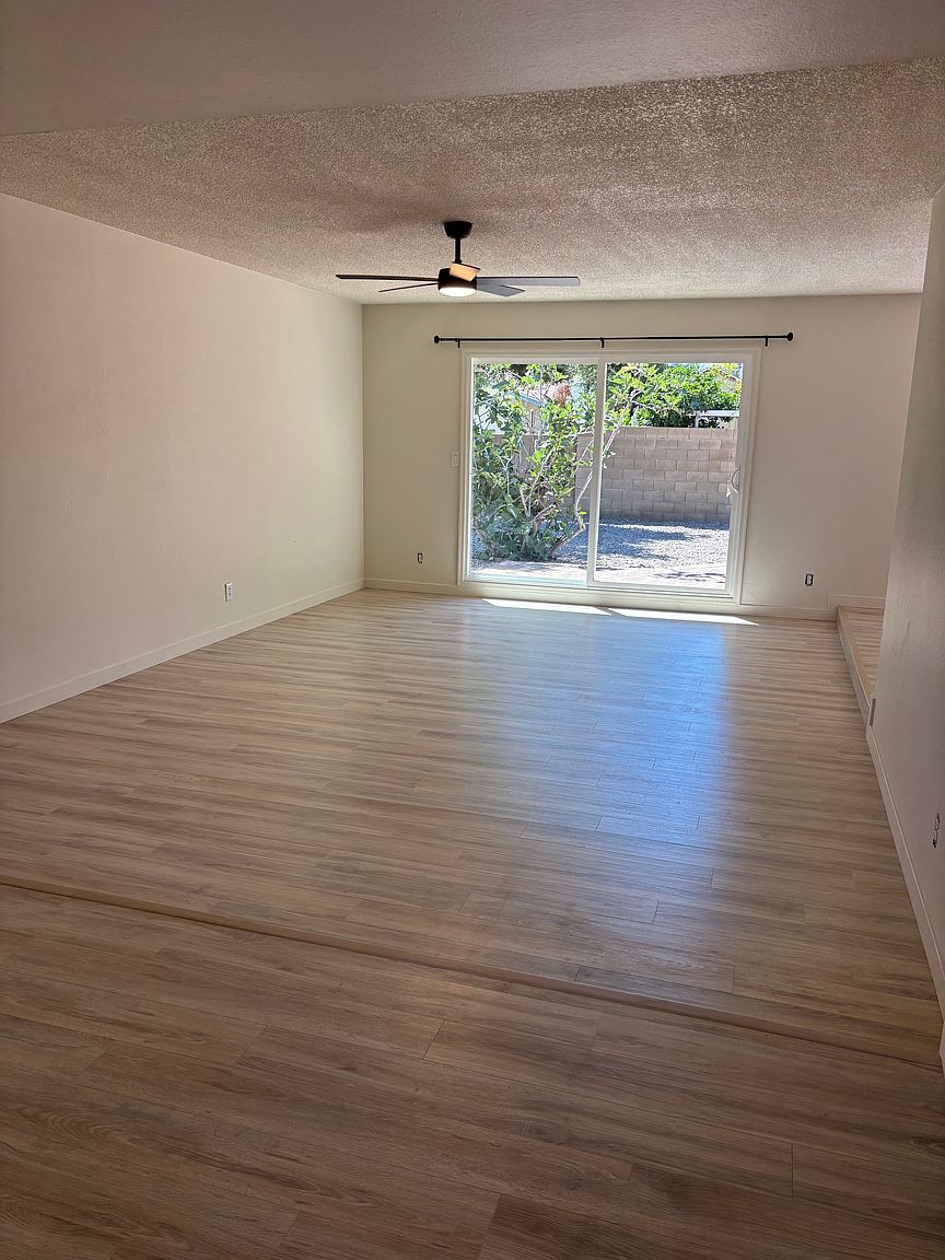 5001 W Carol Ave photo 4