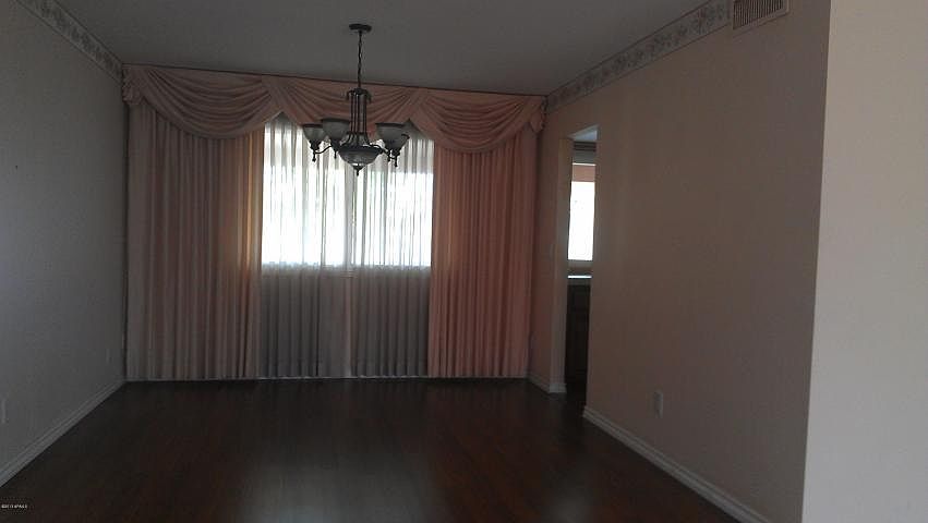 4737 W Laurie Ln photo 5