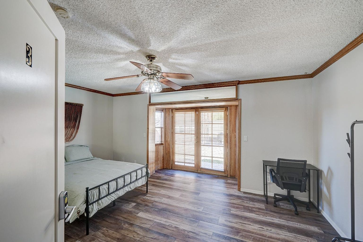 5124 W Harmont Dr Glendale, AZ 85302 photo 2